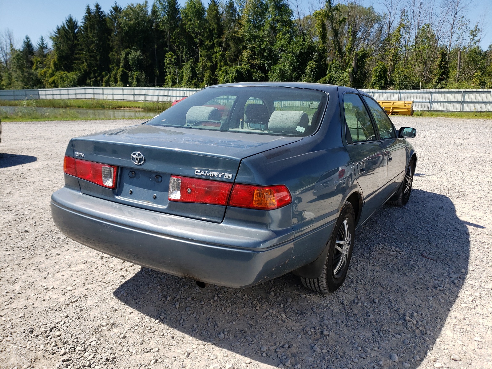 Photo 4 from auction – 2001 TOYOTA CAMRY CE with VIN 4T1BG22K91U871371