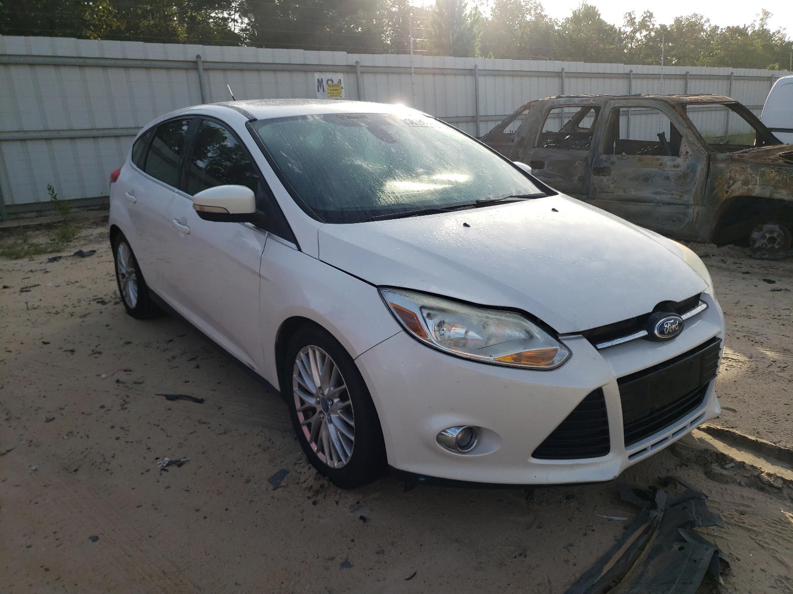 FORD FOCUS SEL 2012 with VIN 1FAHP3M28CL289617 - Photo from auction