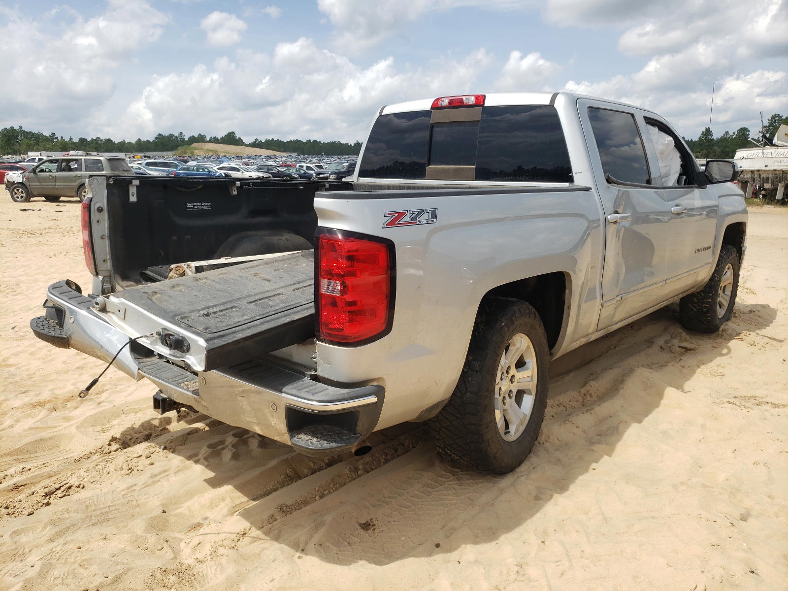 Photo 4 from auction – 2015 CHEVROLET SILVERADO with VIN 3GCUKREC1FG455480