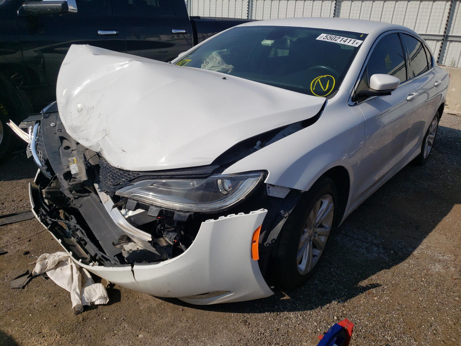 Photo 2 from auction – 2015 CHRYSLER 200 LIMITE with VIN 1C3CCCAB7FN604084
