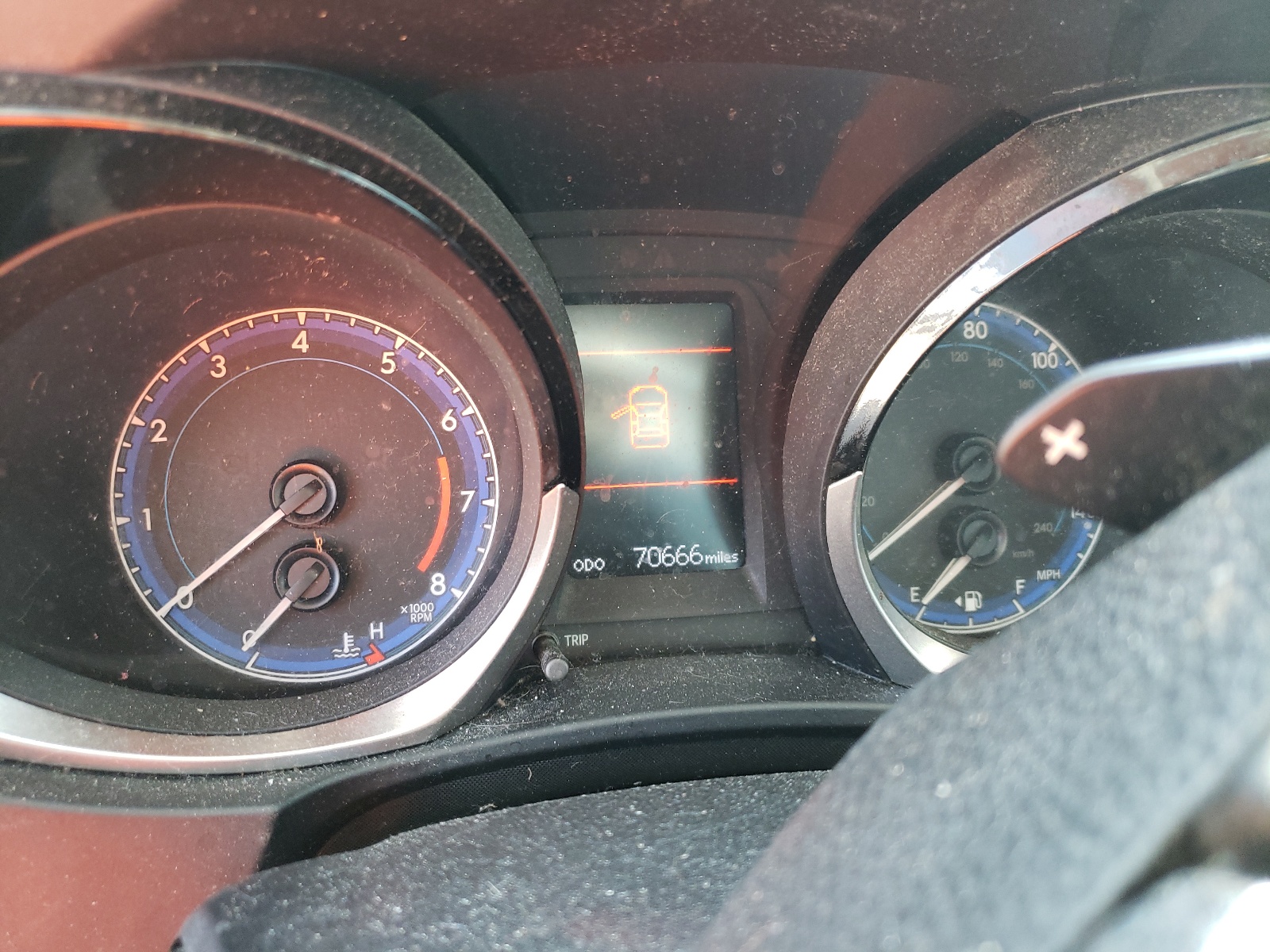 Photo 8 from auction – 2014 TOYOTA COROLLA L with VIN 5YFBURHE9EP164085