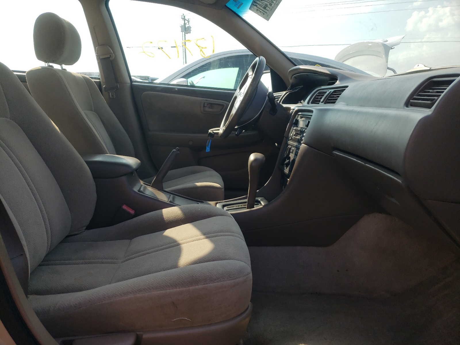 Photo 5 from auction – 2001 TOYOTA CAMRY CE with VIN 4T1BG22K41U034110