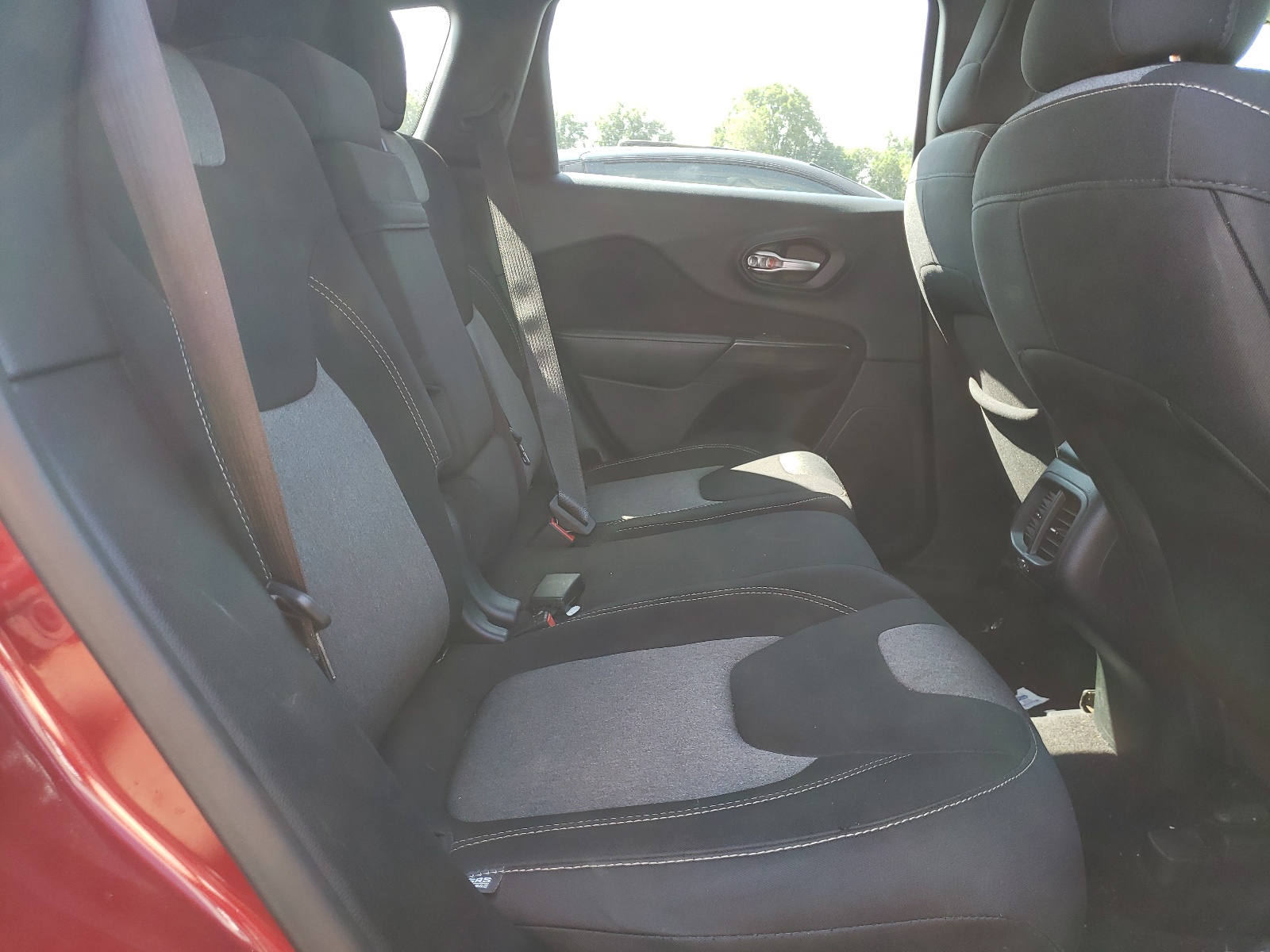 Photo 6 from auction – 2015 JEEP CHEROKEE S with VIN 1C4PJLAB9FW612023