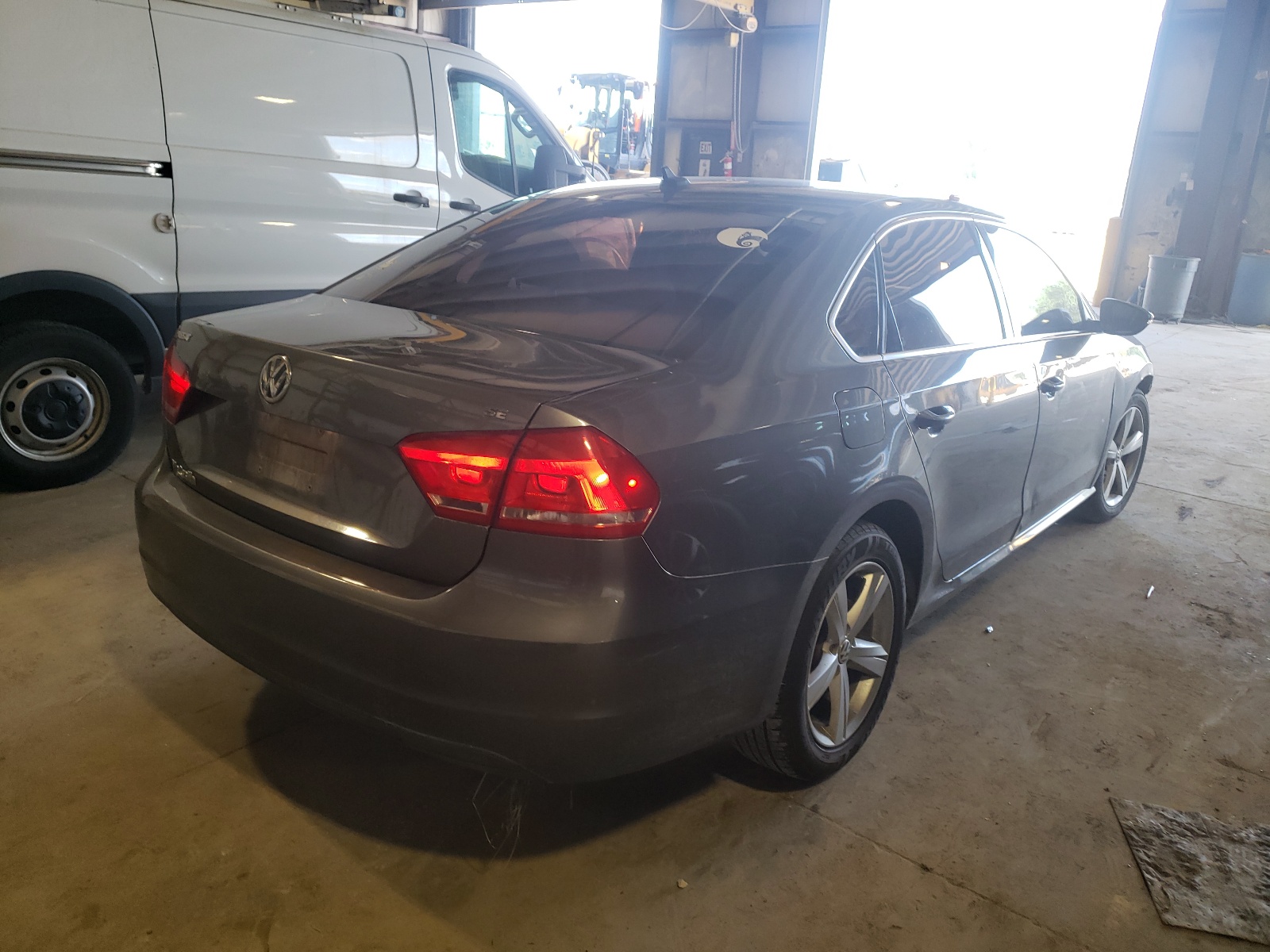 Photo 4 from auction – 2012 VOLKSWAGEN PASSAT SE with VIN 1VWBH7A31CC055754
