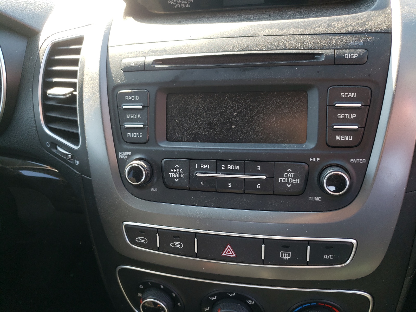 Photo 9 from auction – 2014 KIA SORENTO LX with VIN 5XYKT3A67EG516975