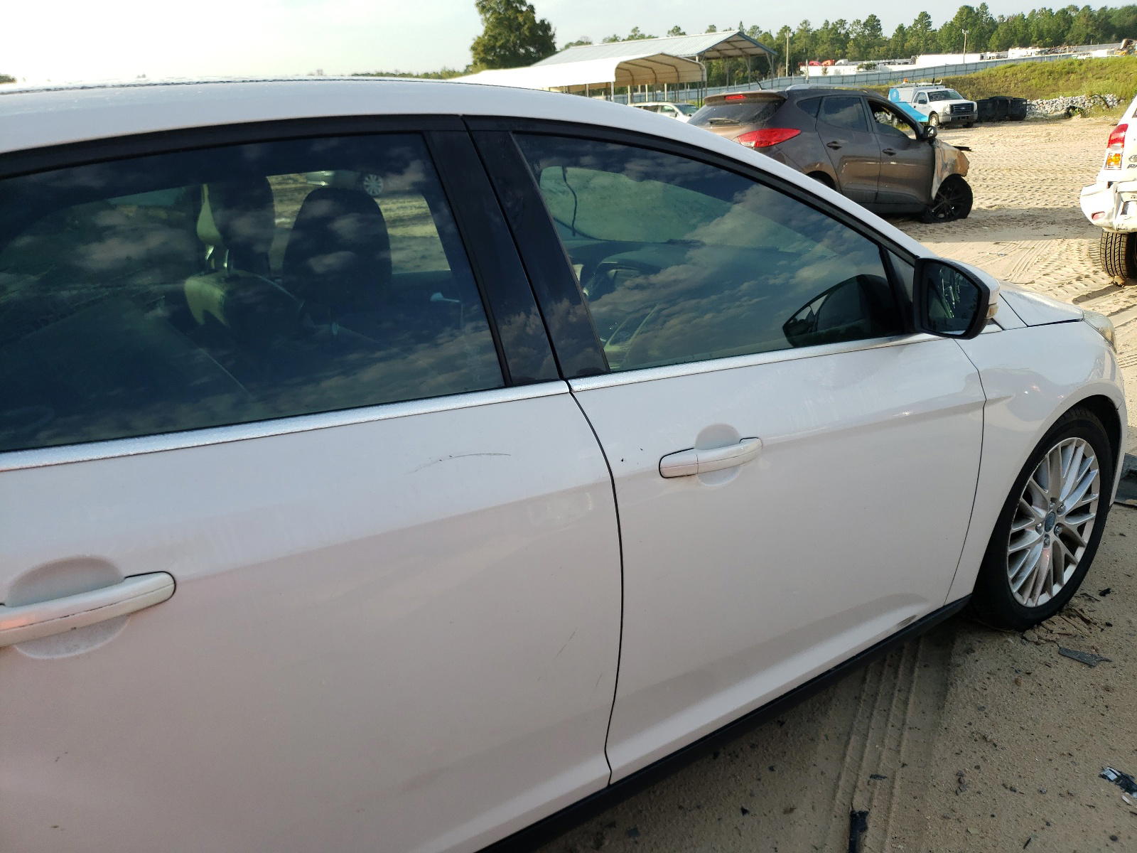 Photo 9 from auction – 2012 FORD FOCUS SEL with VIN 1FAHP3M28CL289617
