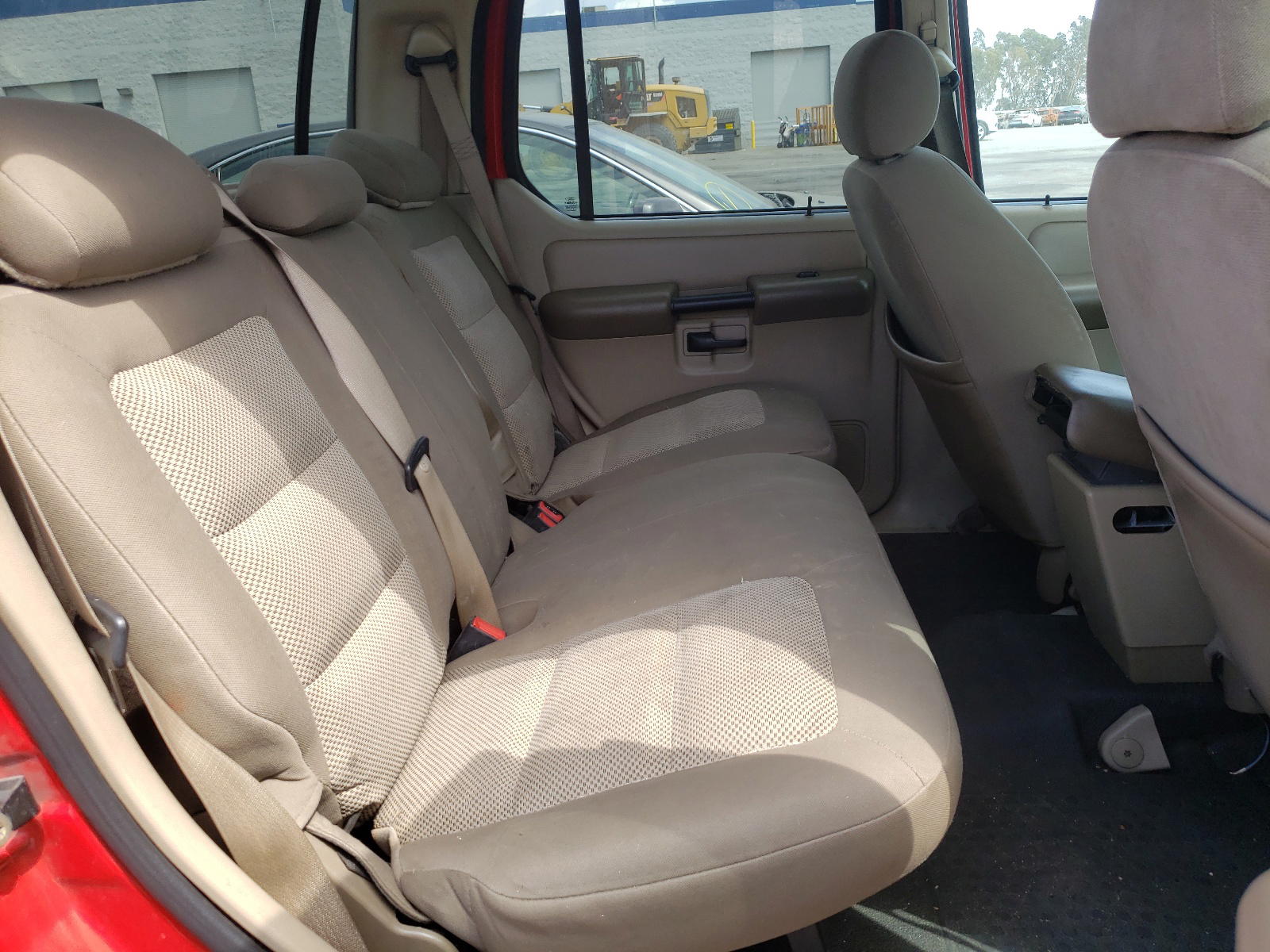 Photo 6 from auction – 2005 FORD EXPLORER S with VIN 1FMZU67KX5UA63835