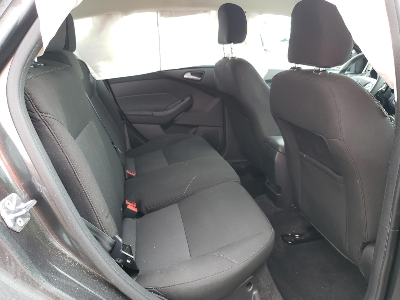 Photo 6 from auction – 2017 FORD FOCUS SE with VIN 1FADP3K26HL317441