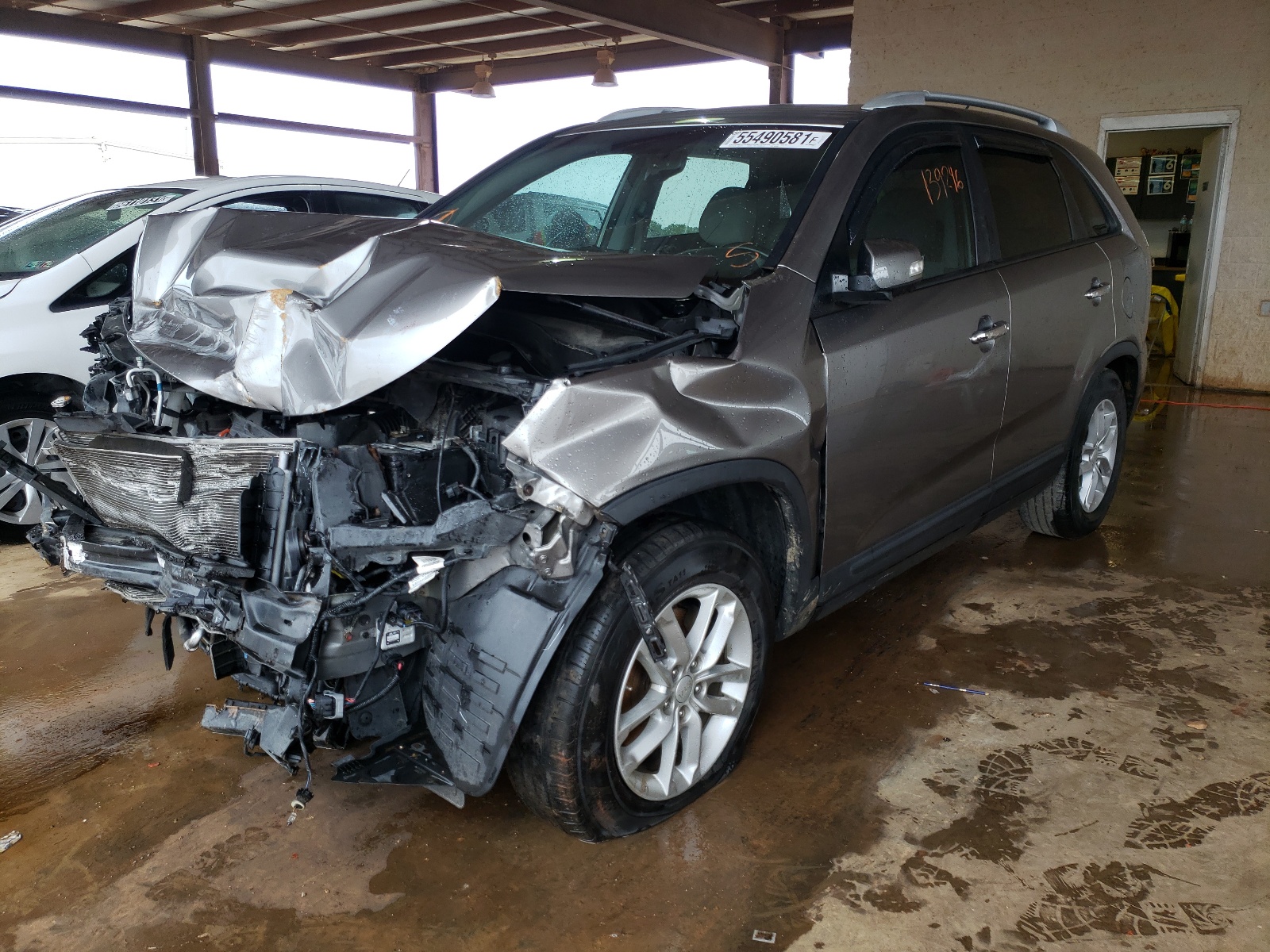 Photo 2 from auction – 2014 KIA SORENTO LX with VIN 5XYKT3A62EG483609