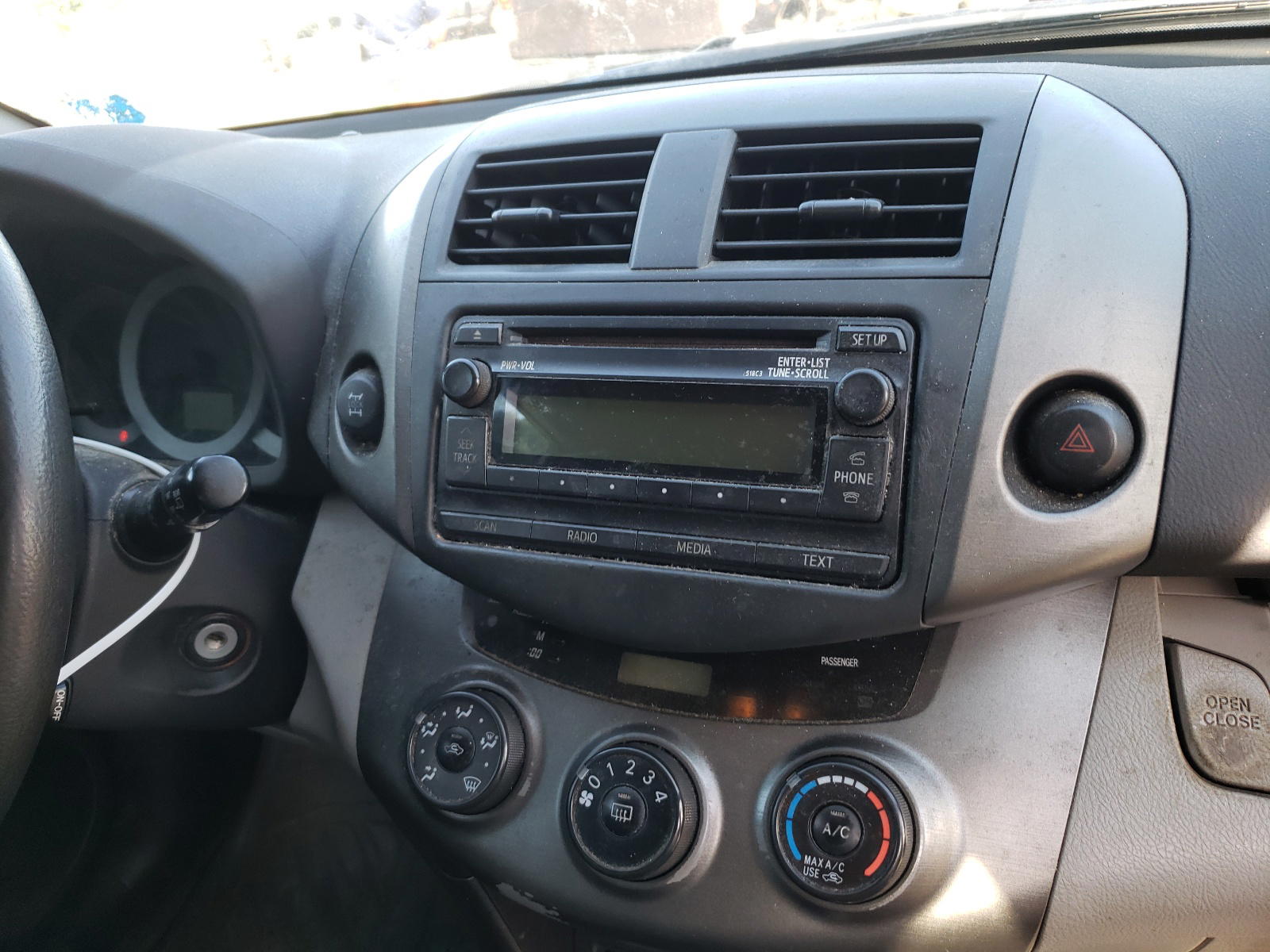 Photo 9 from auction – 2012 TOYOTA RAV4 with VIN 2T3BF4DV3CW253611