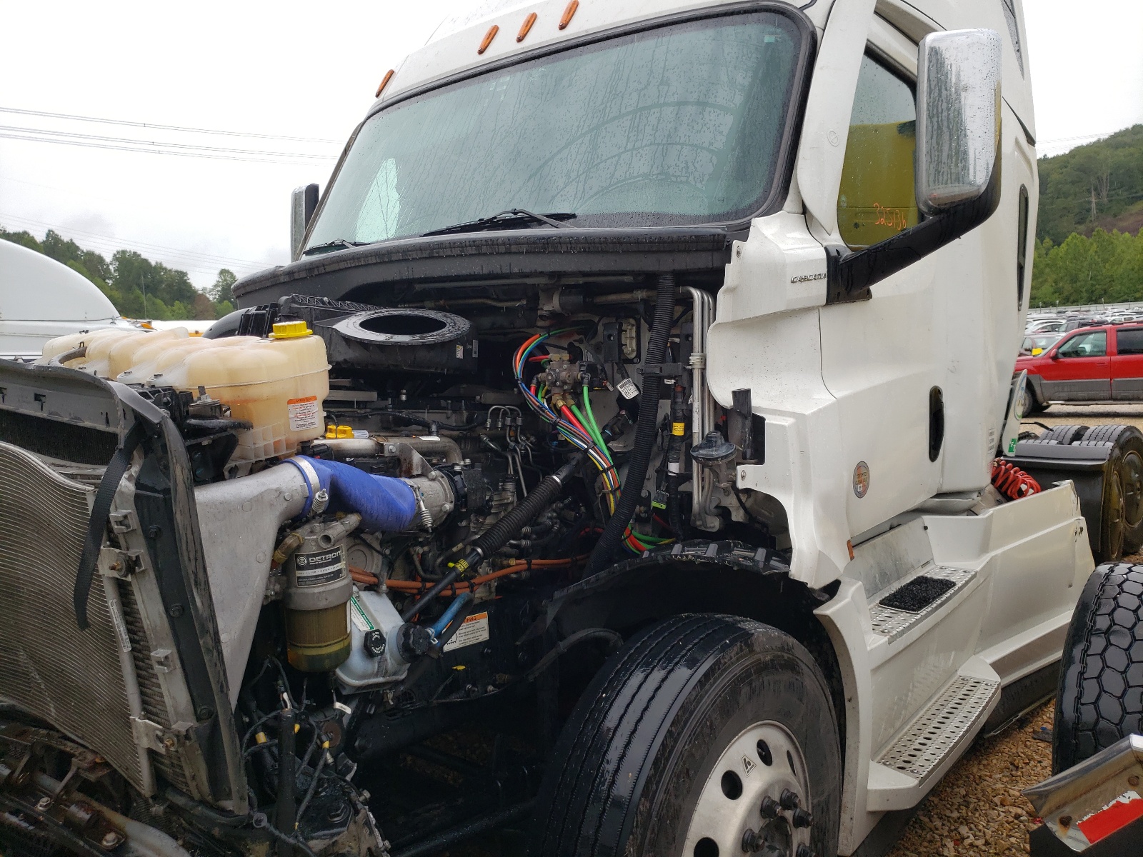 Photo 2 from auction – 2020 FREIGHTLINER CASCADIA 1 with VIN 1FUJHHDR9LLLZ1018