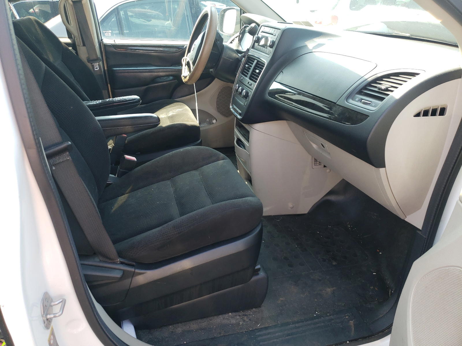 Photo 5 from auction – 2015 RAM TRADESMAN with VIN 2C4JRGAG3FR581751