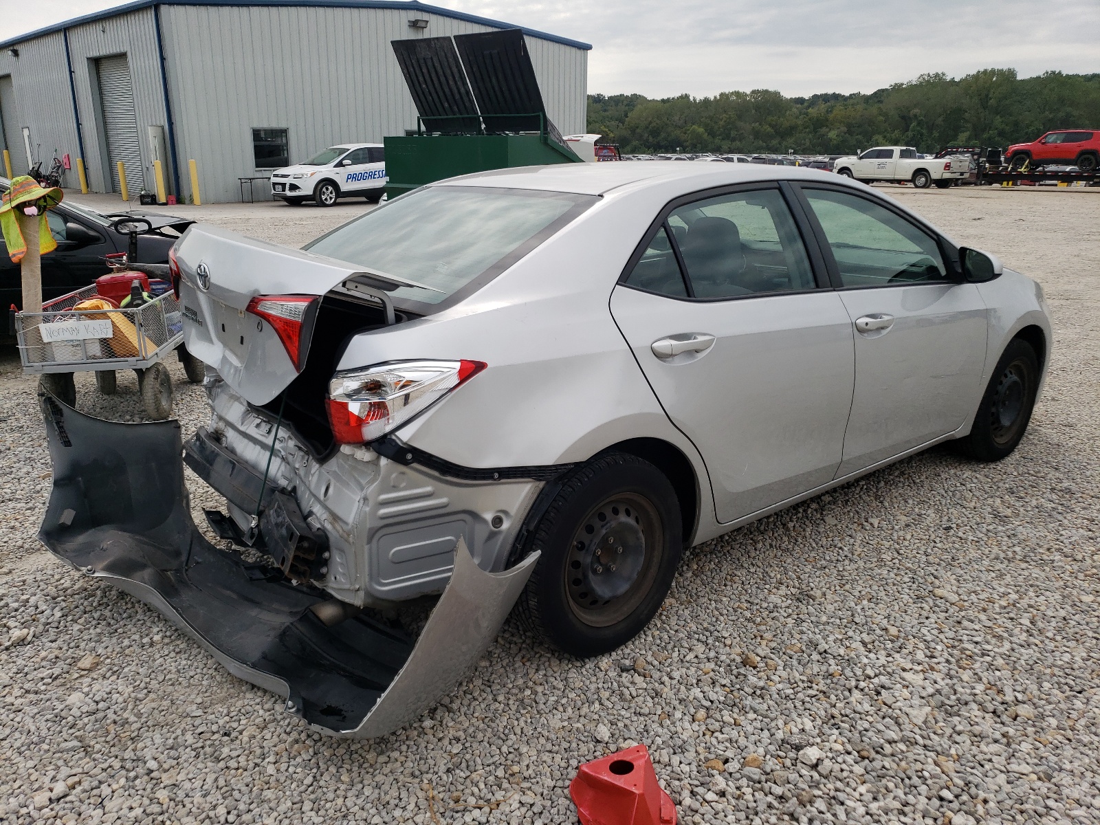 Photo 4 from auction – 2015 TOYOTA COROLLA L with VIN 5YFBURHEXFP313556