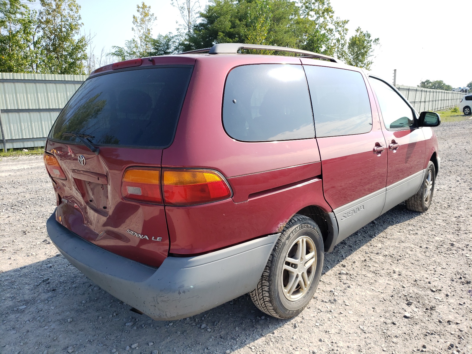 Photo 4 from auction – 2000 TOYOTA SIENNA LE with VIN 4T3ZF13C5YU195554