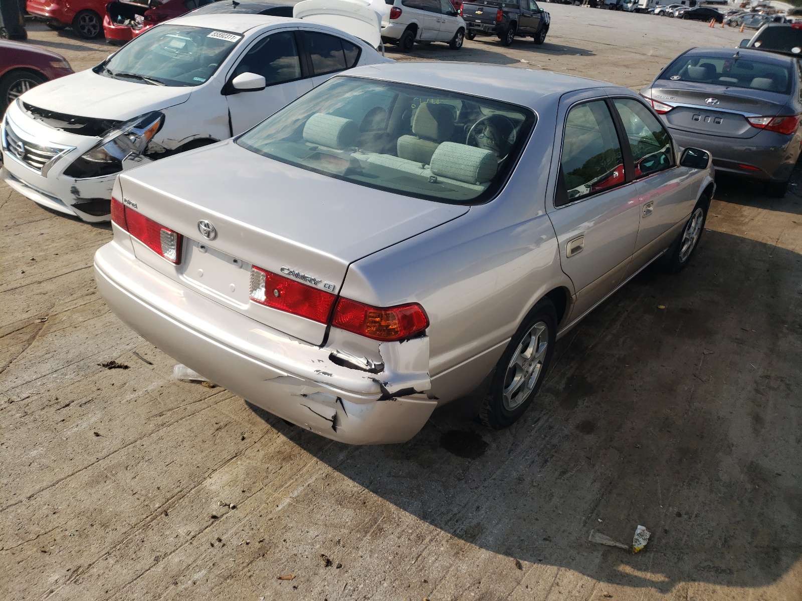 Photo 4 from auction – 2001 TOYOTA CAMRY CE with VIN 4T1BG22K41U034110
