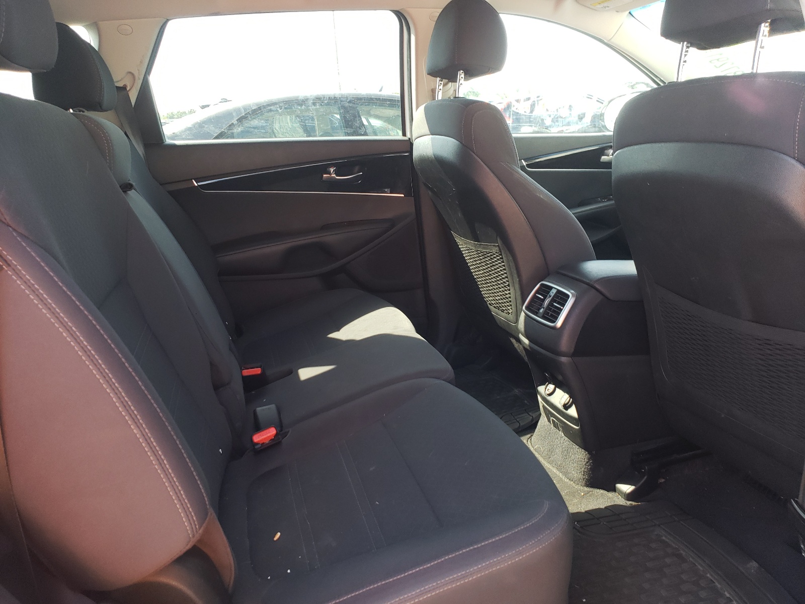 Photo 6 from auction – 2018 KIA SORENTO LX with VIN 5XYPGDA53JG405504