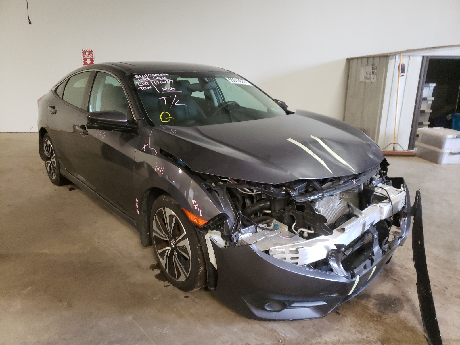 Photo 1 from auction – 2016 HONDA CIVIC EXL with VIN 2HGFC1F71GH656551