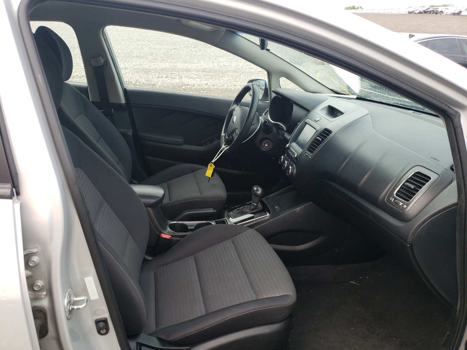 Photo 5 from auction – 2018 KIA FORTE LX with VIN 3KPFL4A77JE191901