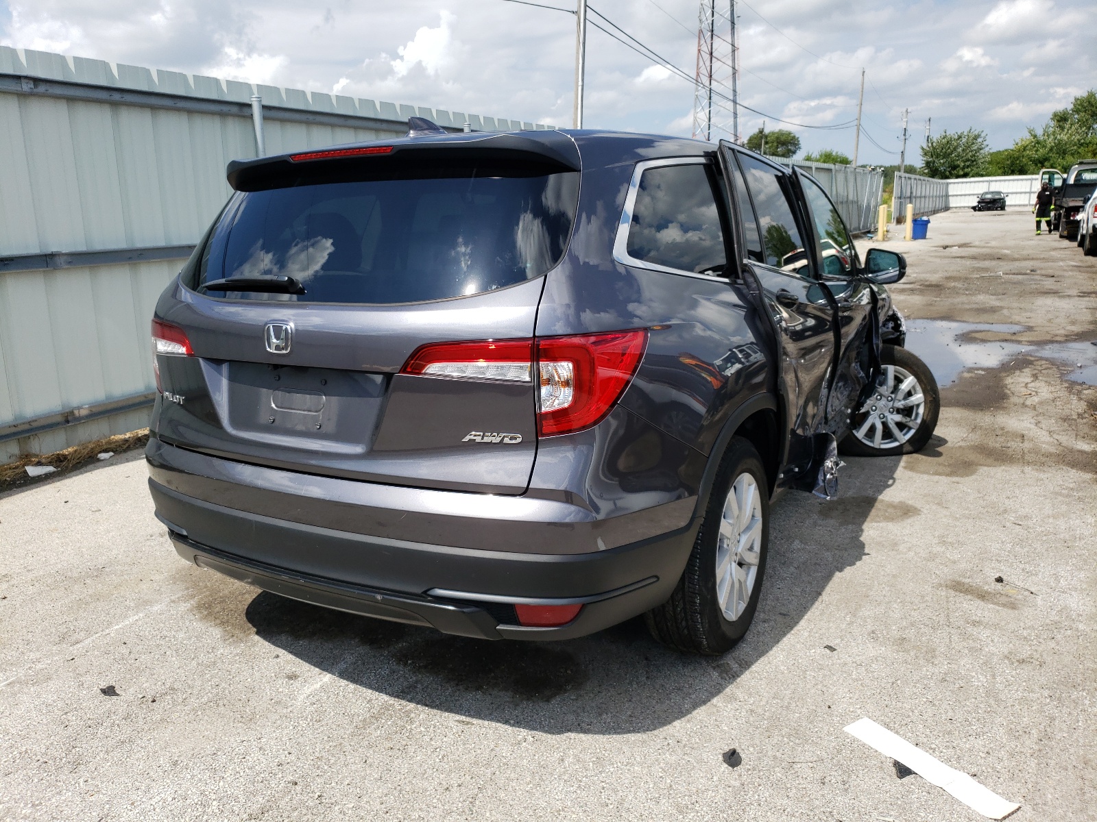 Photo 4 from auction – 2019 HONDA PILOT LX with VIN 5FNYF6H10KB100055