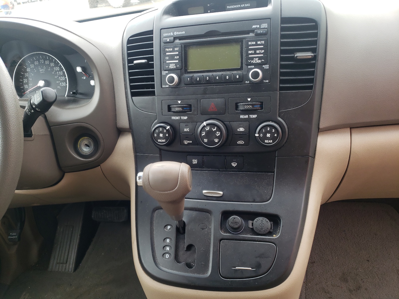 Photo 9 from auction – 2012 KIA SEDONA LX with VIN KNDMG4C74C6493406
