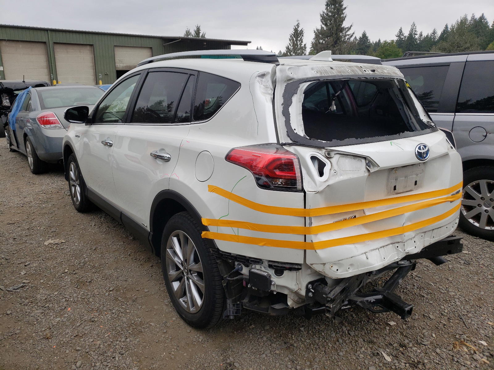 Photo 3 from auction – 2016 TOYOTA RAV4 with VIN JTMDJREV5GD025843