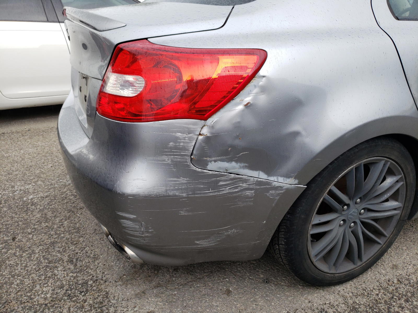 Photo 9 from auction – 2012 SUZUKI KIZASHI SP with VIN JS2RF9A64C6100090