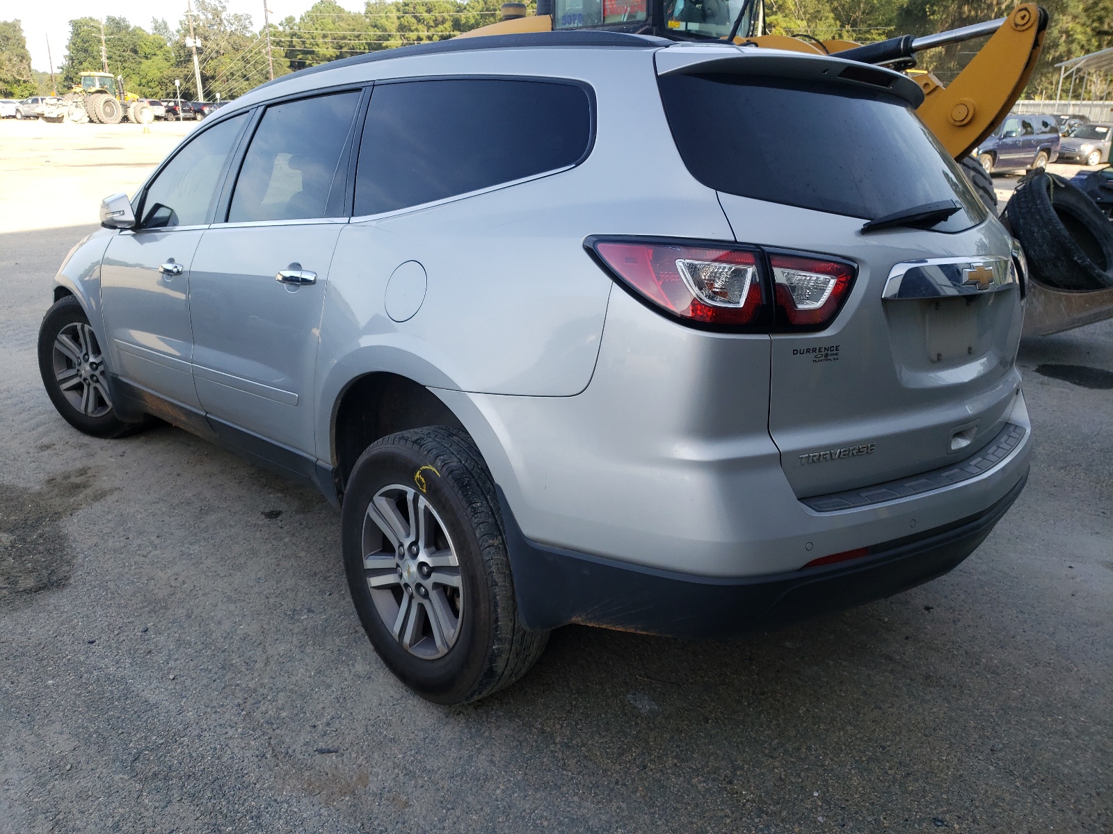 Photo 3 from auction – 2017 CHEVROLET TRAVERSE L with VIN 1GNKRGKD7HJ190688