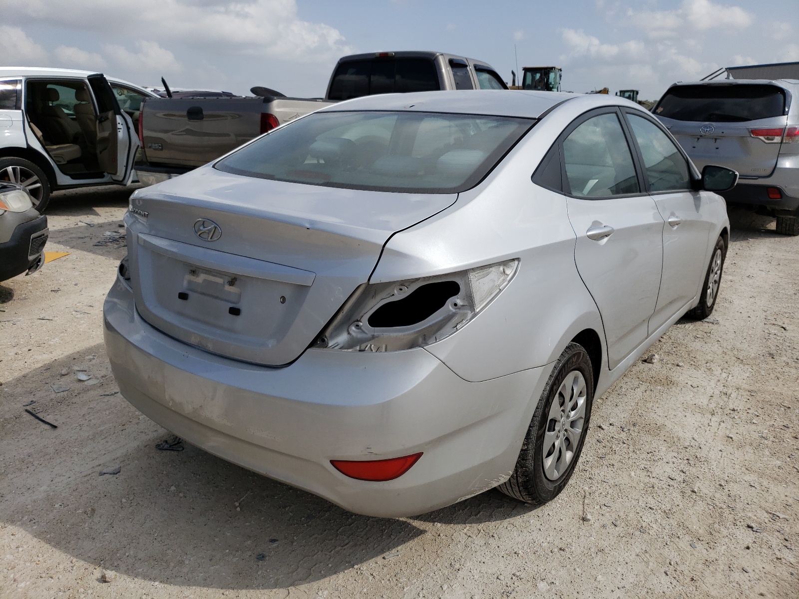 Photo 4 from auction – 2017 HYUNDAI ACCENT SE with VIN KMHCT4AE4HU193517