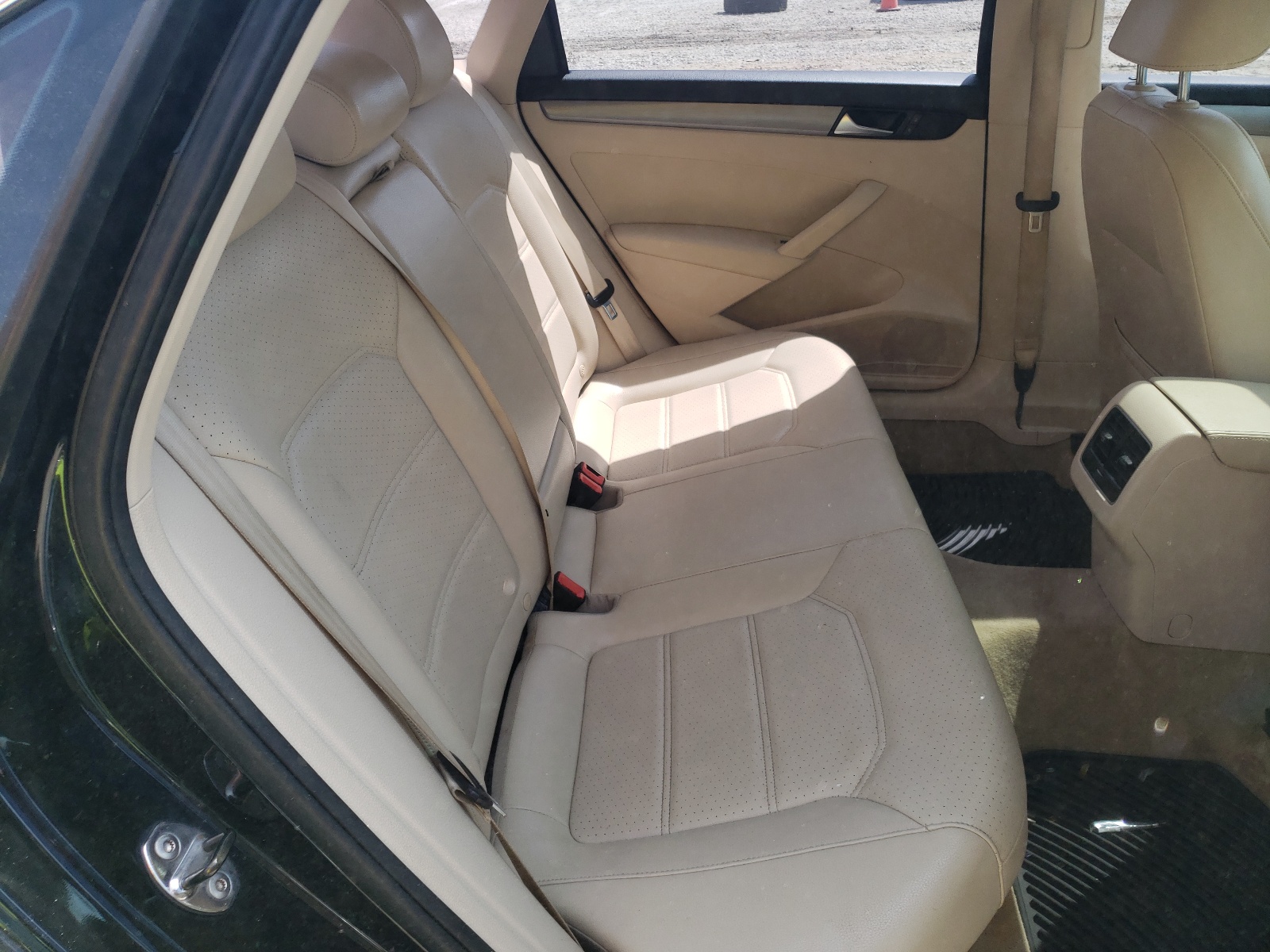 Photo 6 from auction – 2014 VOLKSWAGEN PASSAT SE with VIN 1VWBS7A36EC087569