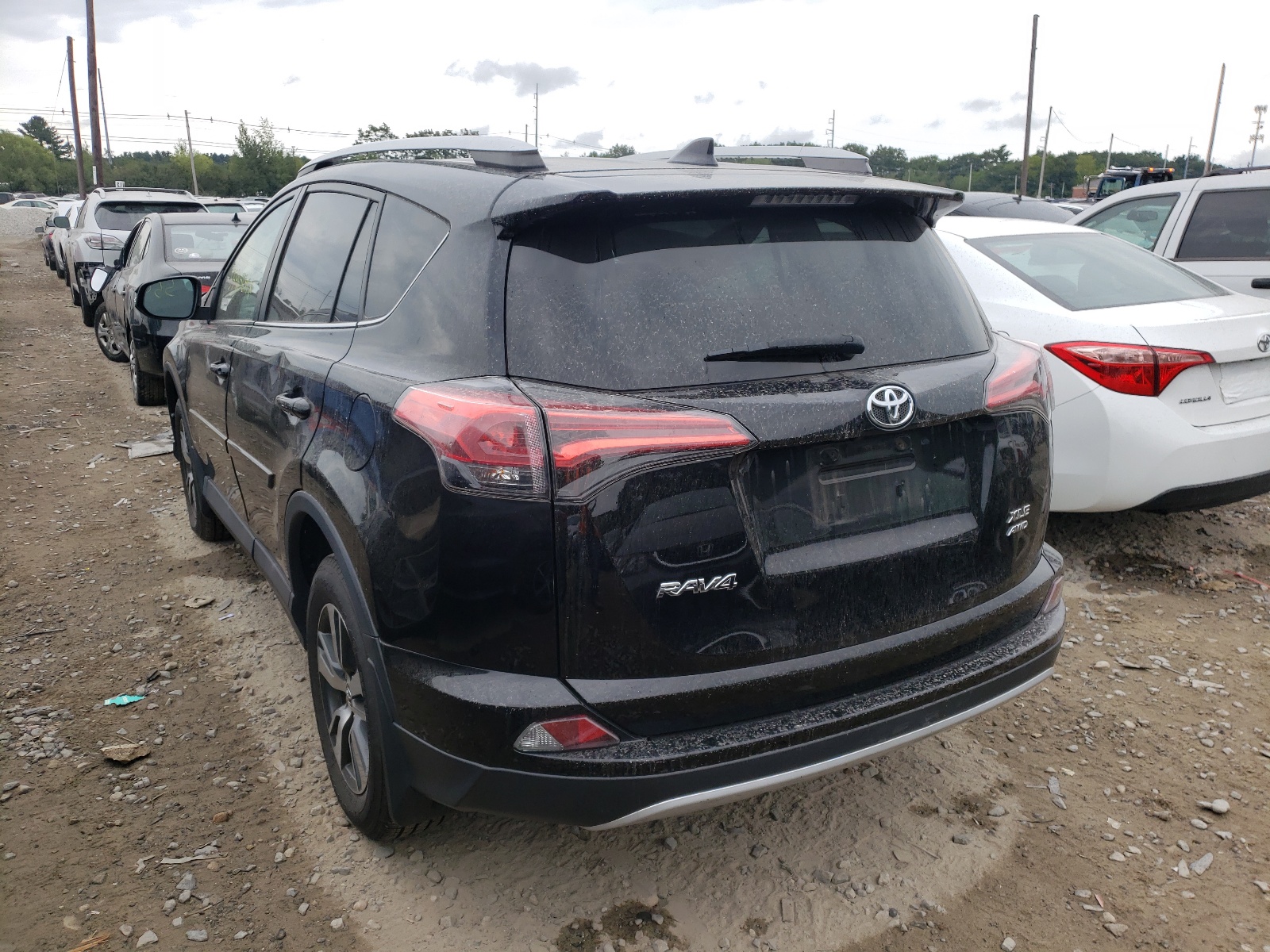 Photo 3 from auction – 2016 TOYOTA RAV4 XLE with VIN 2T3RFREV4GW464574