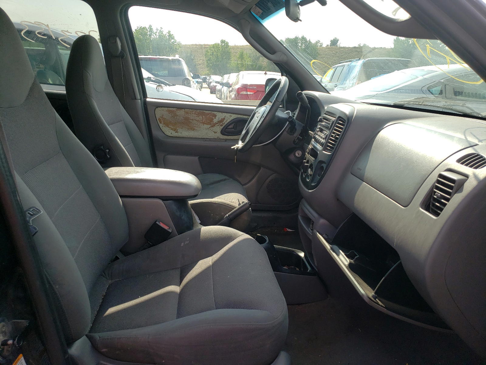 Photo 5 from auction – 2001 FORD ESCAPE XLT with VIN 1FMCU04111KA80365