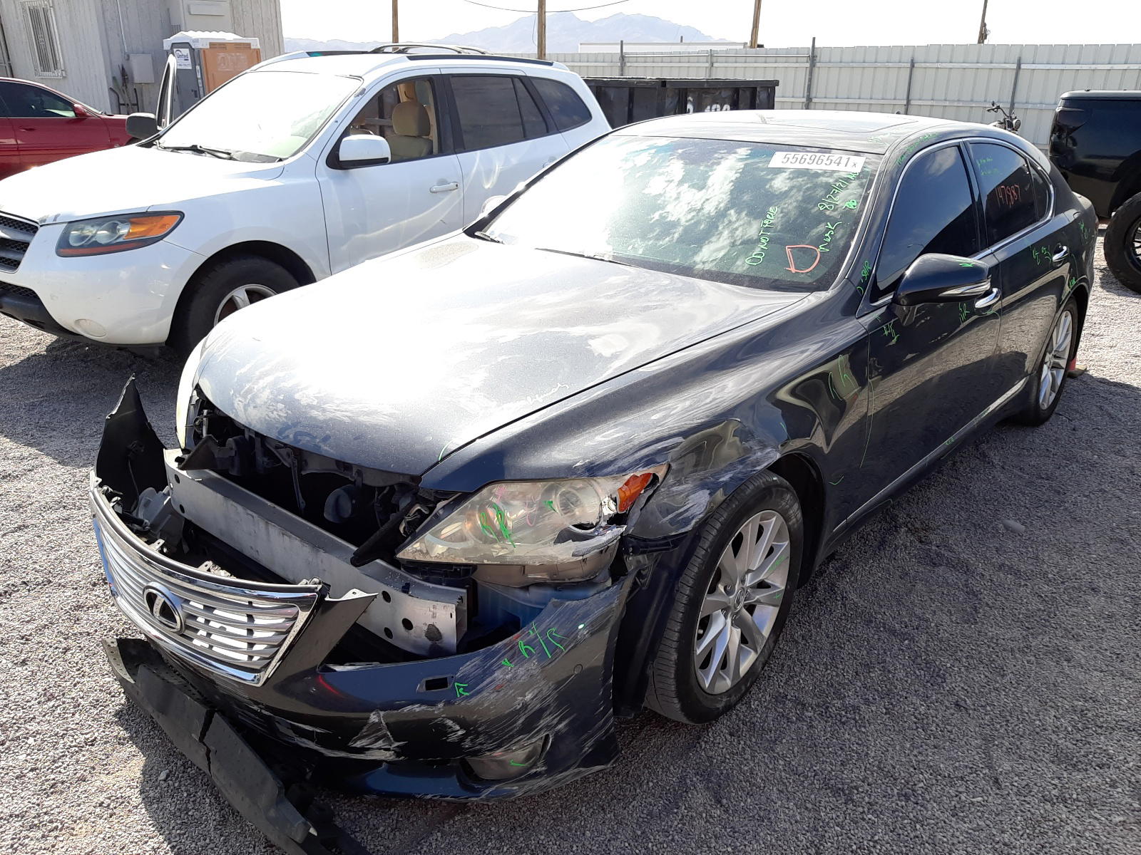 Photo 2 from auction – 2011 LEXUS LS 460 with VIN JTHBL5EF3B5106909