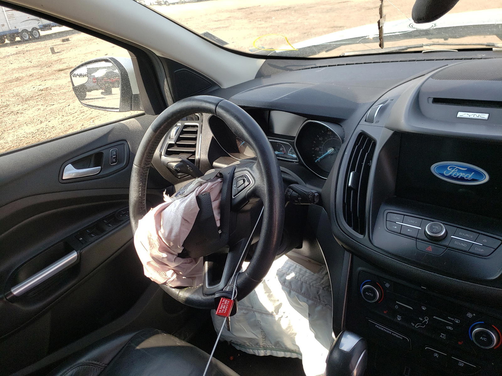 Photo 9 from auction – 2018 FORD ESCAPE SEL with VIN 1FMCU9HDXJUA23532