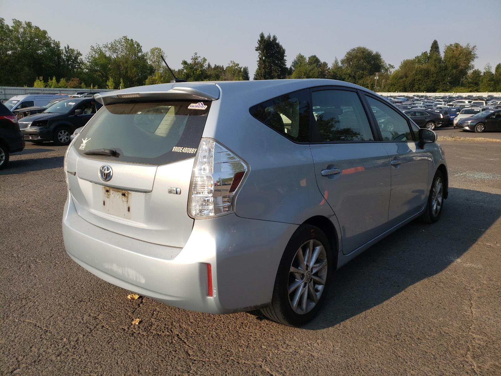 Photo 4 from auction – 2014 TOYOTA PRIUS V with VIN JTDZN3EU2E3363069