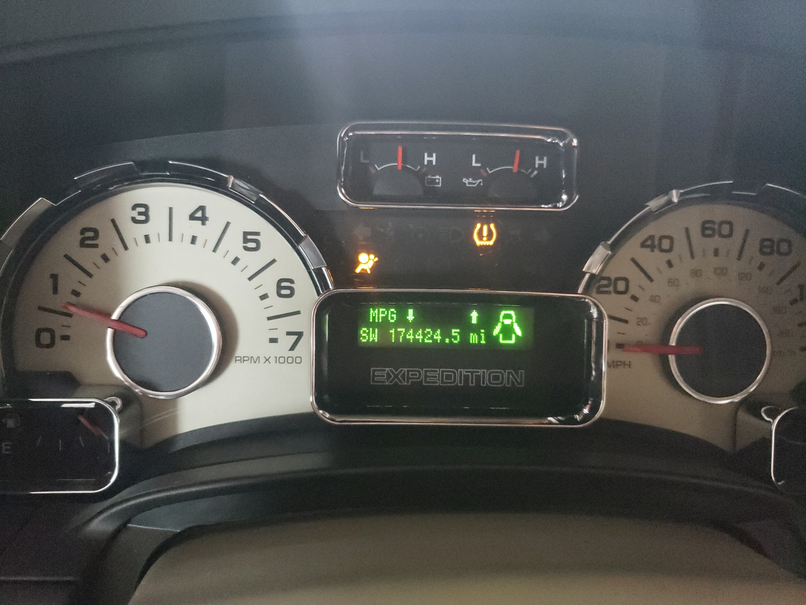 Photo 8 from auction – 2010 FORD EXPEDITION with VIN 1FMJU1K57AEB72596