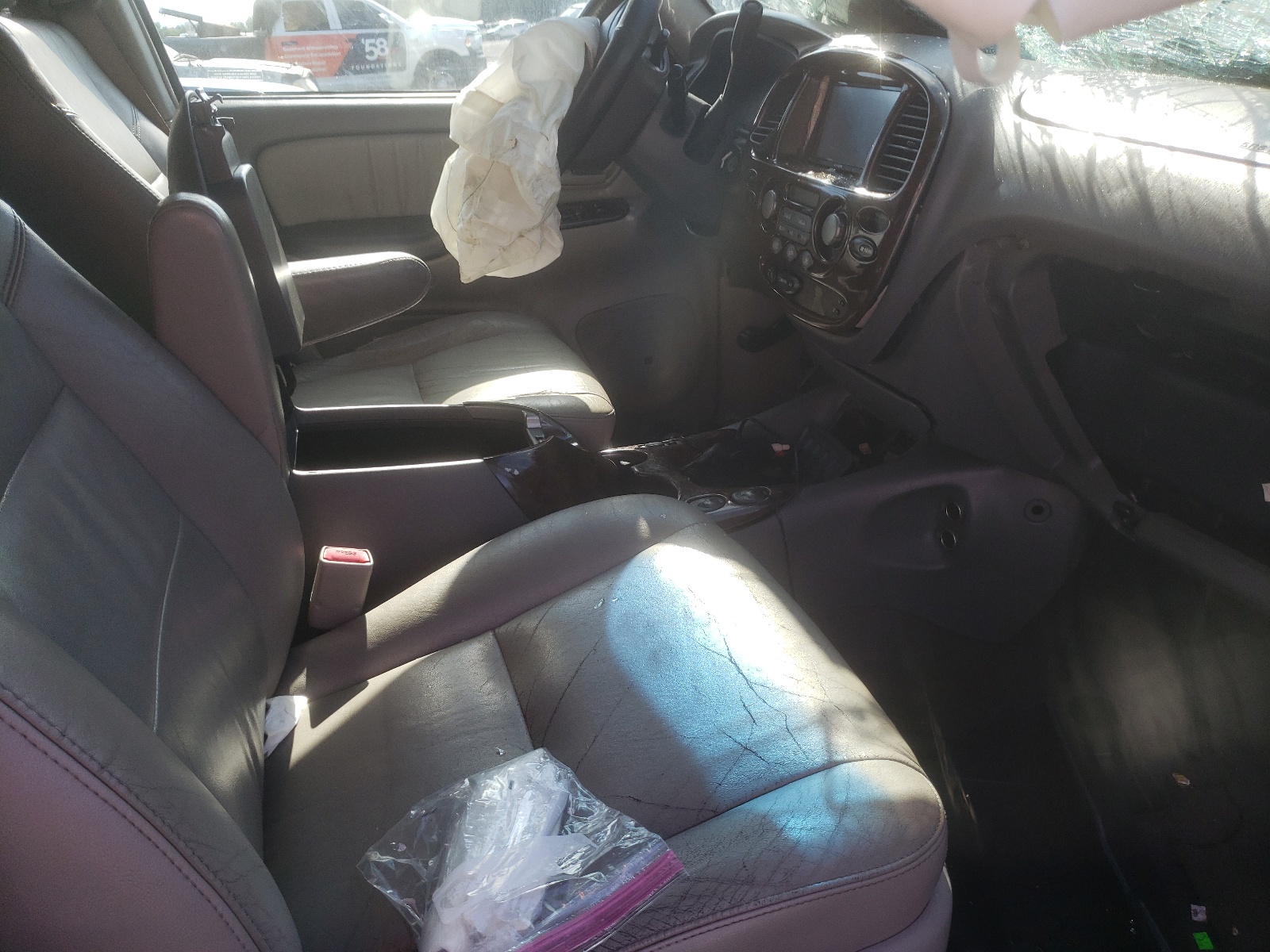 Photo 5 from auction – 2005 TOYOTA SEQUOIA LI with VIN 5TDBT48A45S241326