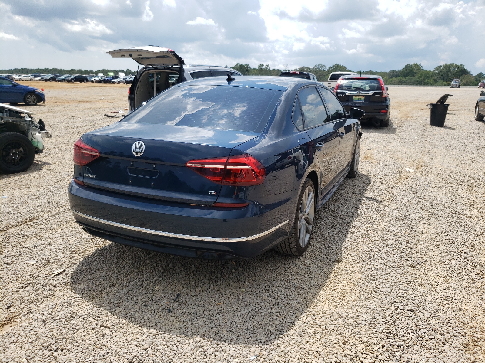 Photo 4 from auction – 2018 VOLKSWAGEN PASSAT S with VIN 1VWAA7A32JC023957