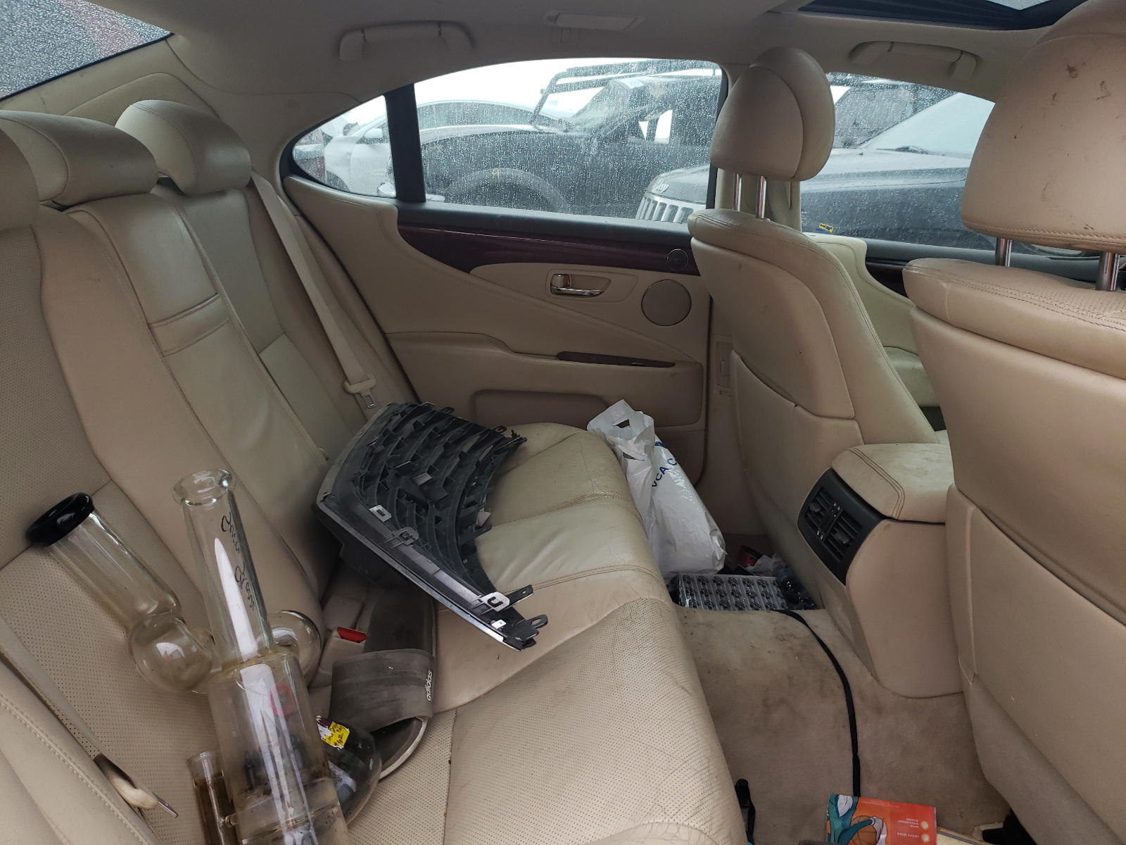 Photo 6 from auction – 2011 LEXUS LS 460 with VIN JTHBL5EFXB5102209