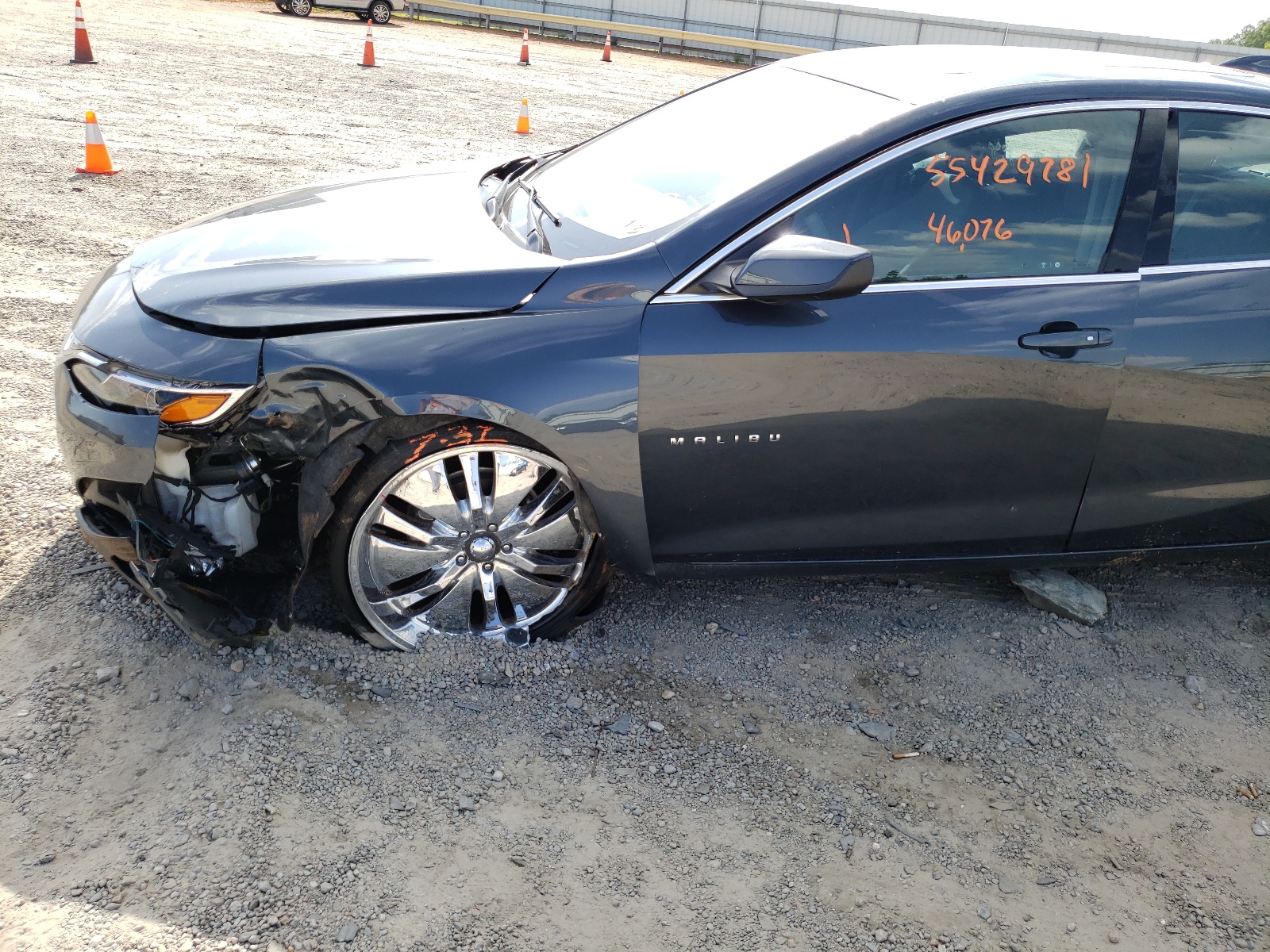 Photo 9 from auction – 2020 CHEVROLET MALIBU LT with VIN 1G1ZD5ST2LF007395