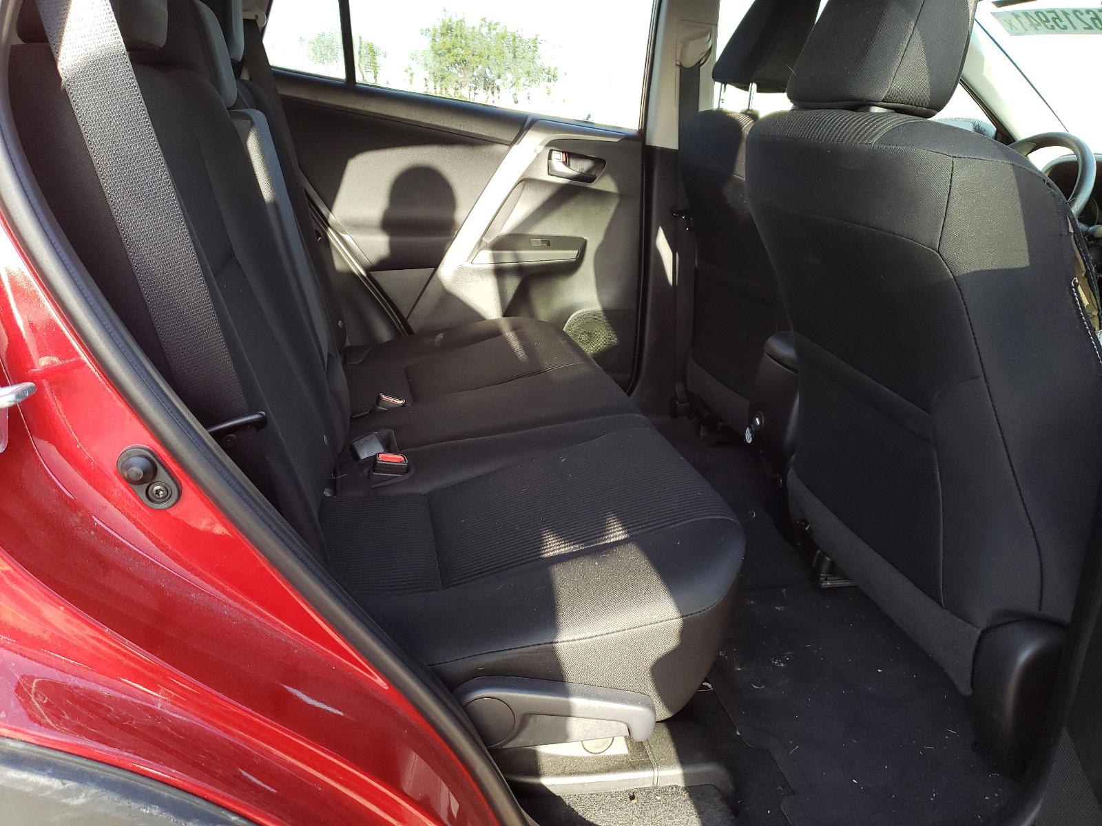 Photo 6 from auction – 2017 TOYOTA RAV4 LE with VIN 2T3BFREV0HW605191