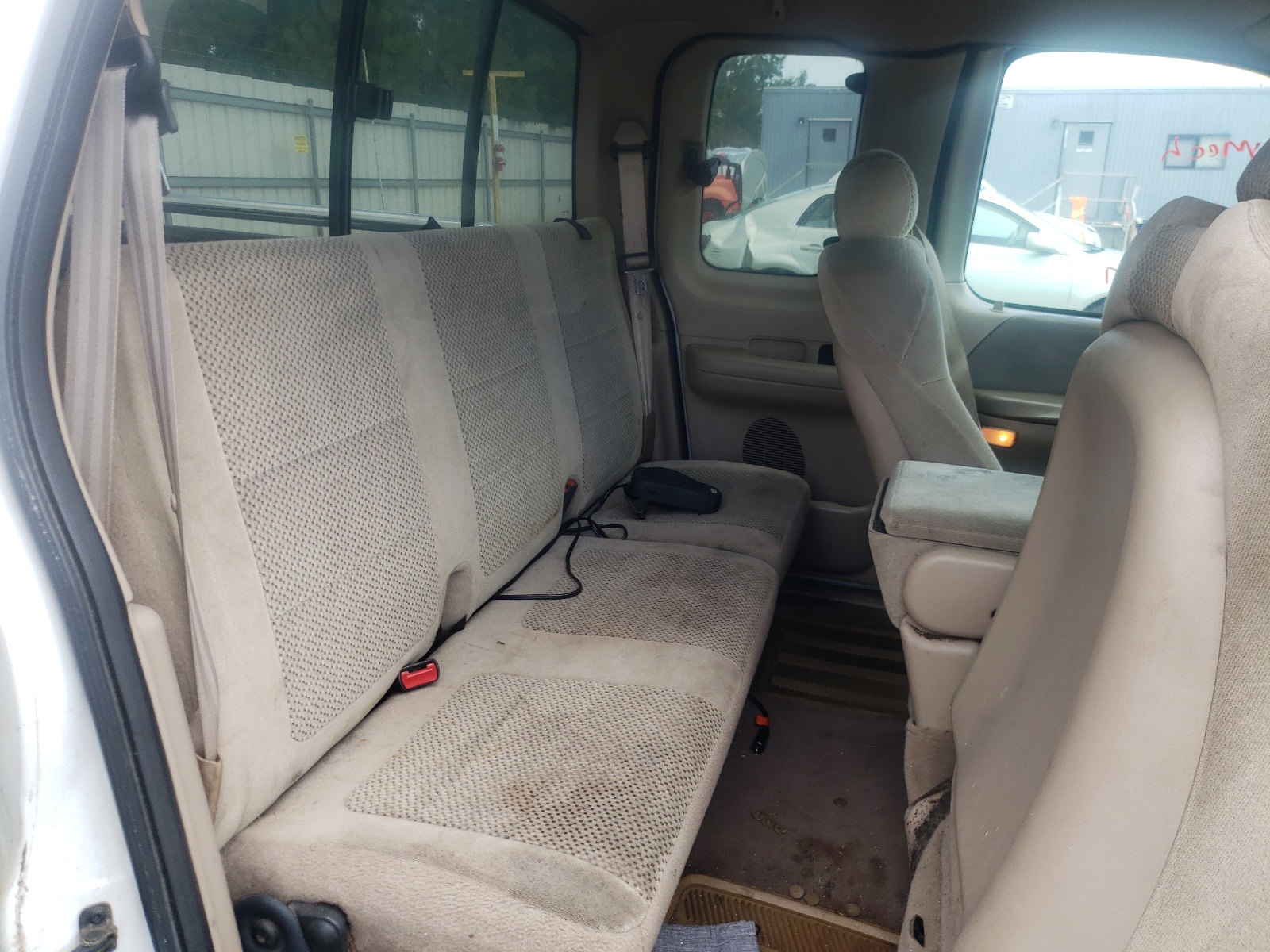Photo 6 from auction – 2001 FORD F150 with VIN 1FTRX17L31NA58925