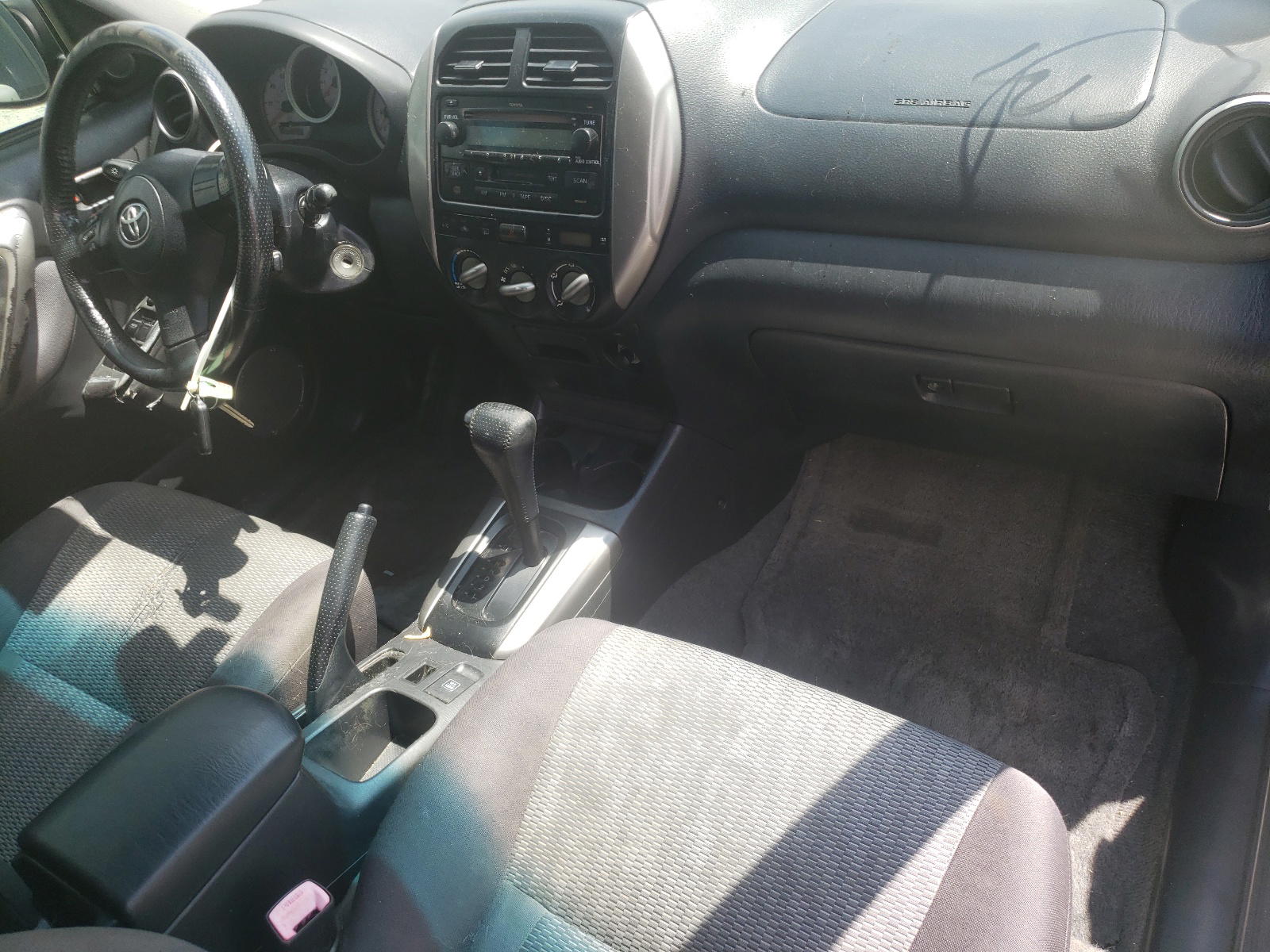 Photo 9 from auction – 2005 TOYOTA RAV4 with VIN JTEGD20V950095641