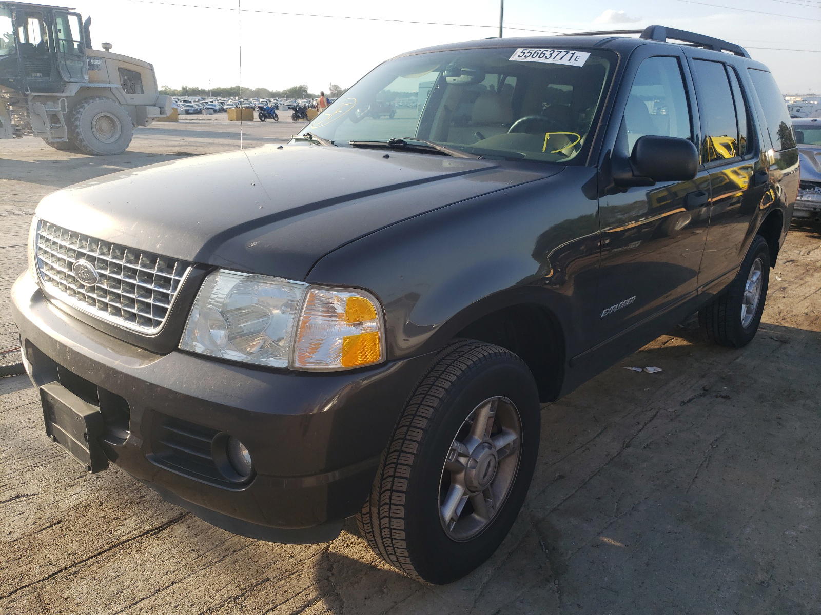 Photo 2 from auction – 2005 FORD EXPLORER X with VIN 1FMZU63K55UA67555