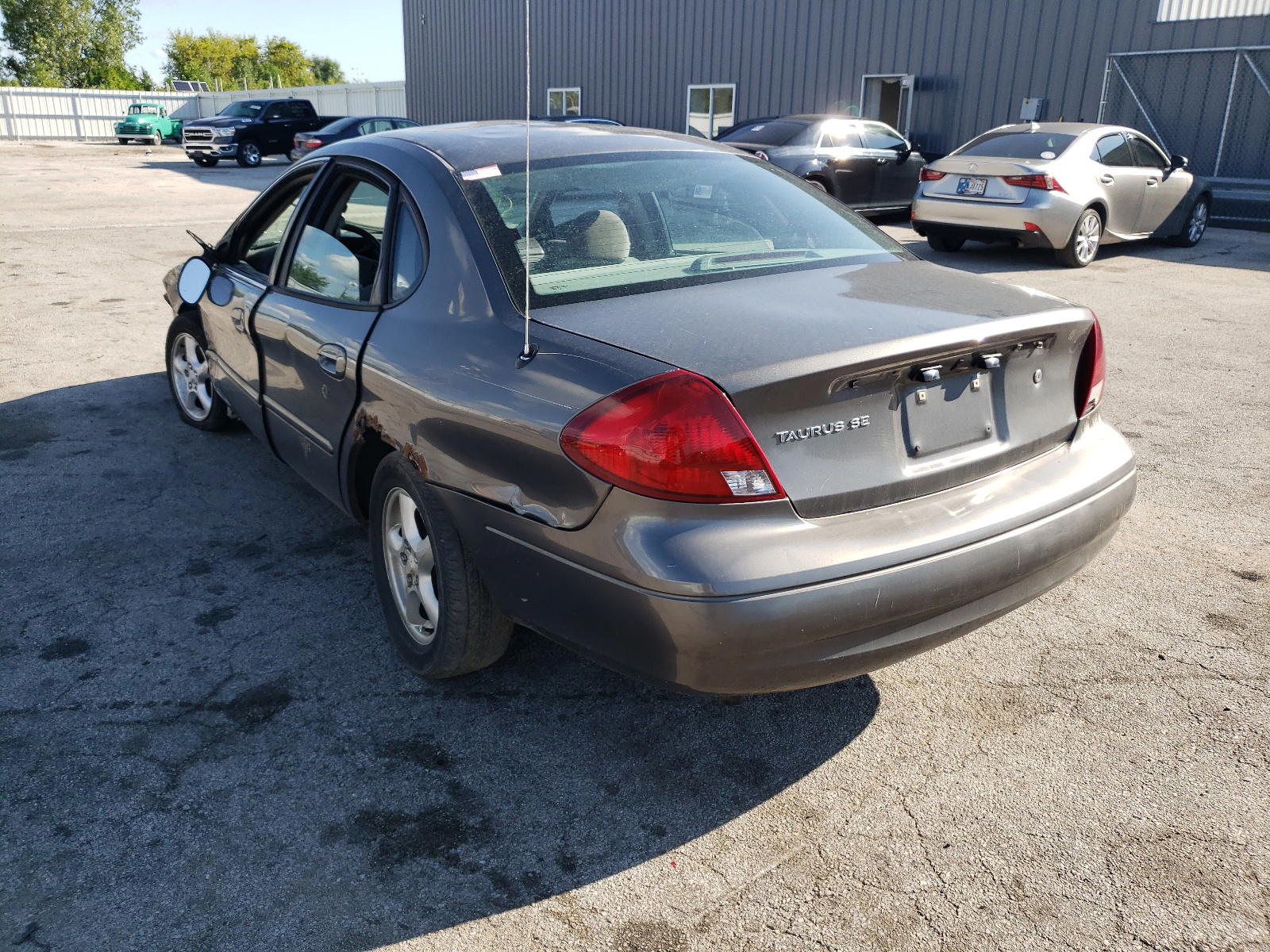 Photo 3 from auction – 2003 FORD TAURUS SE with VIN 1FAFP53UX3G163760