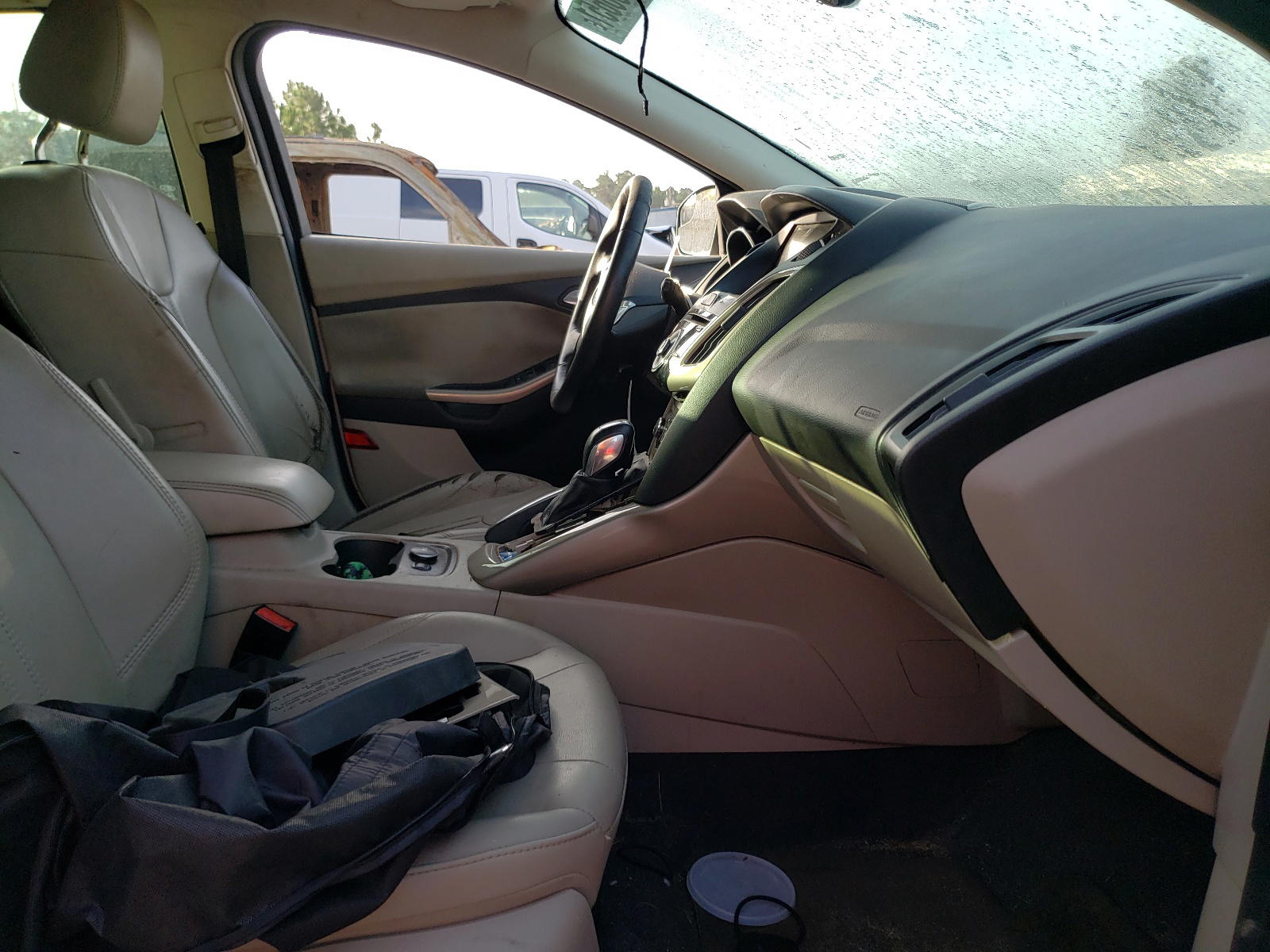 Photo 5 from auction – 2012 FORD FOCUS SEL with VIN 1FAHP3M28CL289617