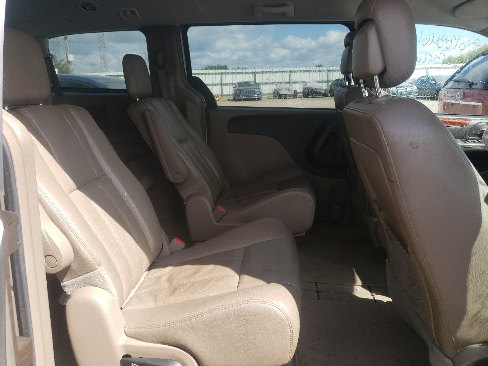 Photo 6 from auction – 2012 CHRYSLER TOWN & COU with VIN 2C4RC1BG3CR345581