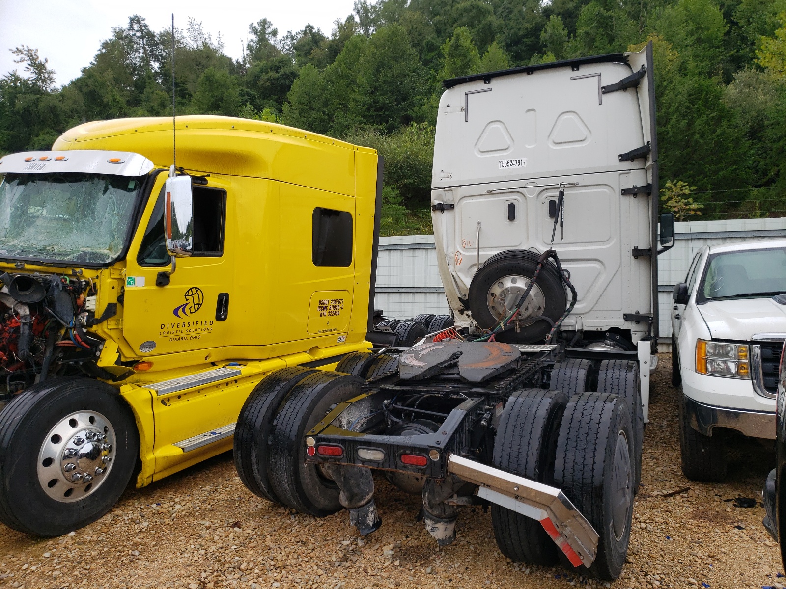 Photo 4 from auction – 2020 FREIGHTLINER CASCADIA 1 with VIN 1FUJHHDR9LLLZ1018