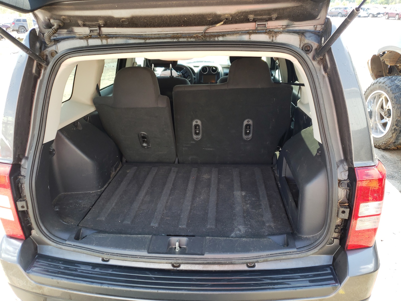Photo 9 from auction – 2016 JEEP PATRIOT LA with VIN 1C4NJPFB2GD570122