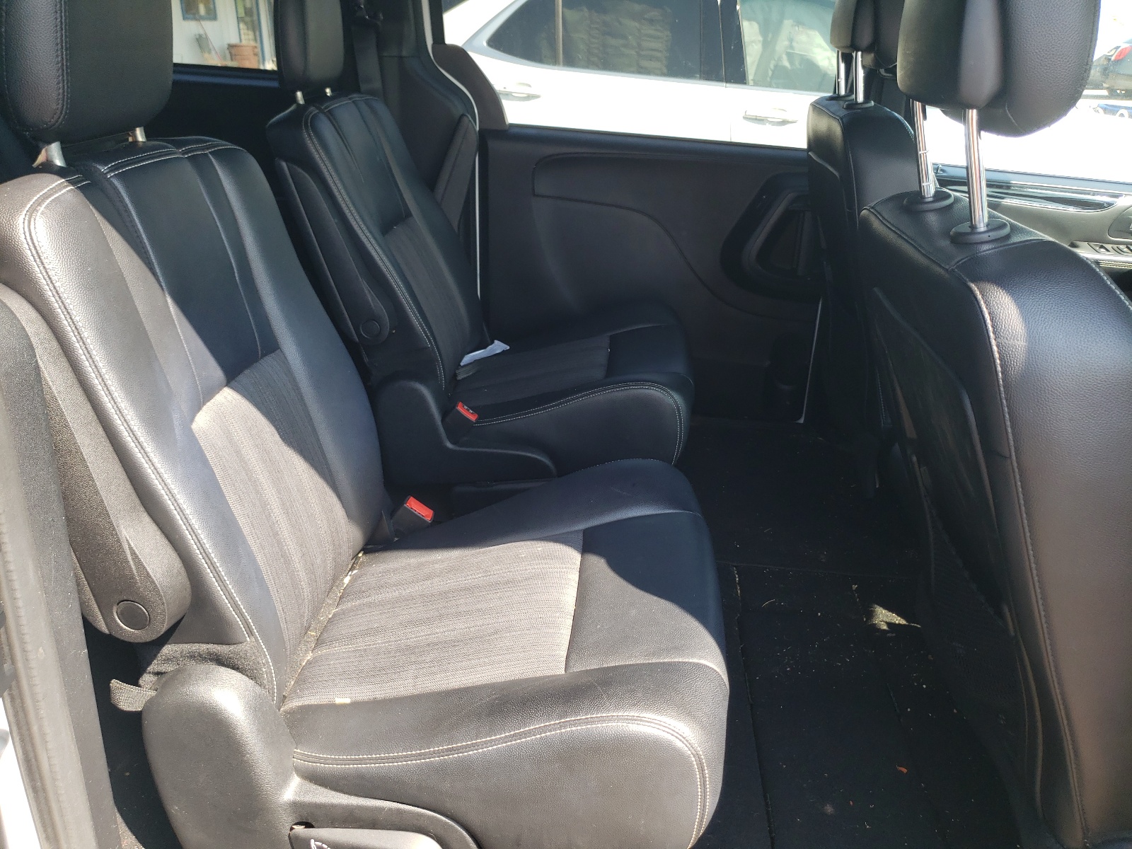 Photo 6 from auction – 2014 CHRYSLER TOWN & COU with VIN 2C4RC1HG8ER238438