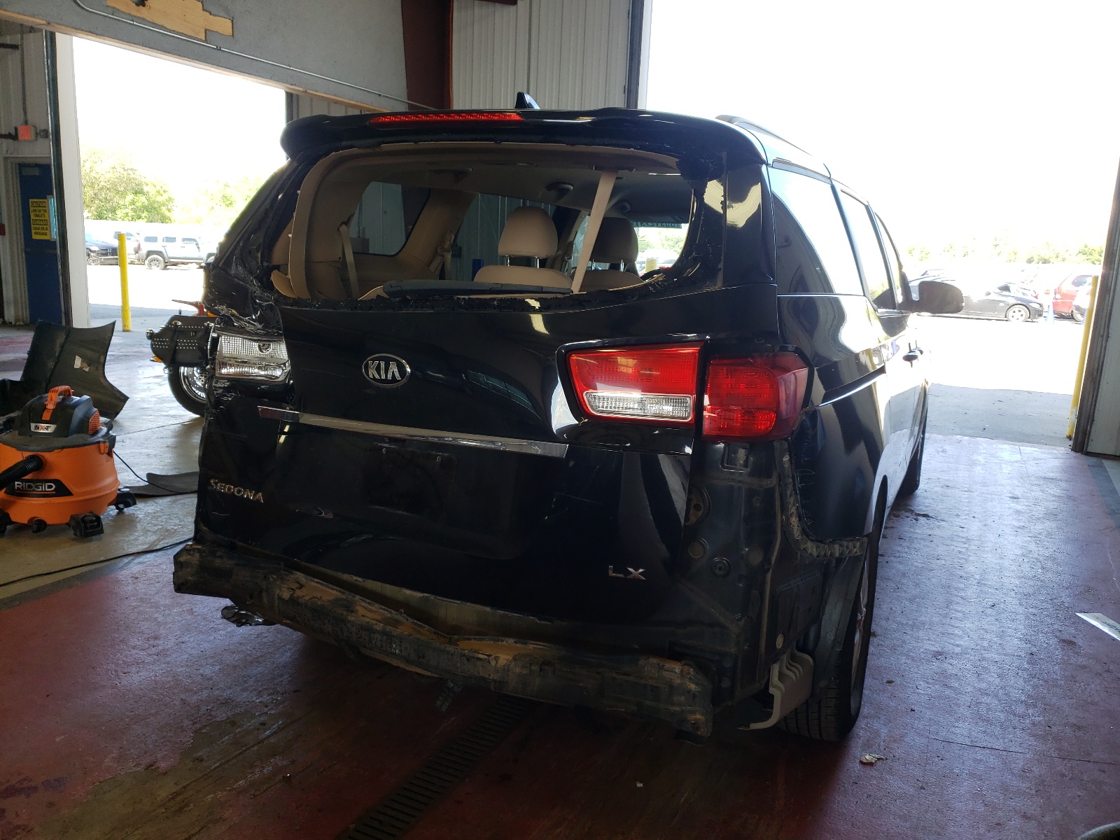 Photo 9 from auction – 2015 KIA SEDONA LX with VIN KNDMB5C15F6059998